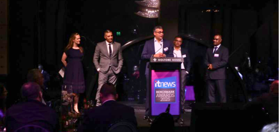 SA Power Networks Digital & Technology team receiving iTnews award 905 x 428 SA Power Networks Digital & Technology team receiving iTnews award 905 x 428